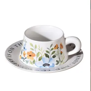 럭셔리 유럽 프랑스 복고풍 스타일 꽃 수채화 그림 새로운 디자인 세라믹 커피 컵과 접시 선물 상자 포장