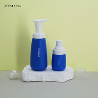 Petite bouteille en plastique à pompe moussante bleue mate personnalisée de 60 ml, savon liquide pour les mains, nettoyant facial, savon en mousse plastique