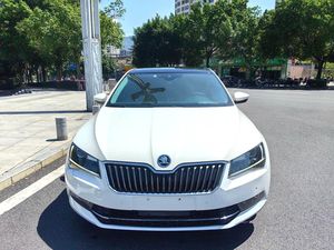 Autos Usados Baratos en Venta, <span class=keywords><strong>Skoda</strong></span> <span class=keywords><strong>Superb</strong></span> 2016 Blanco, 1.8T Automático, Volante a la Izquierda, Sedán de Gasolina - Product Image 3