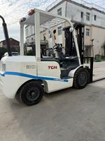 Chariot élévateur diesel d'occasion de qualité supérieure TCM 3 tonnes à double mât avec déplaceur latéral et accessoires pour la manutention de matériaux de construction