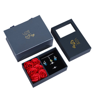 Caja de joyería con flores preservadas para el Día de San Valentín con seis rosas o caja de regalo para el Día de San Valentín o caja de regalo o colgante - Product Image 1