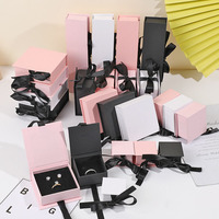 Vente en gros de boîtes cadeaux de bijoux en papier avec logo personnalisé de luxe boîte d'emballage de bijoux avec bague, boucles d'oreilles, collier, bracelet et ruban