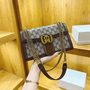 Bolso de Mano Cuadrado de PU Impermeable de Lujo para Mujer, con Cierre de Solapa y Decoración Metálica, para Uso Diario, Viajes de Verano y Playa - Product Image 4