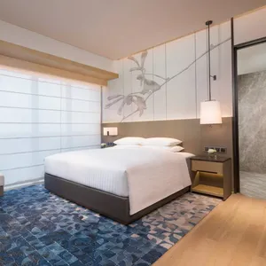 अनुकूलित डार्क ओक लकड़ी सराय होटल बिस्तर कमरे में फर्नीचर सेट लक्जरी पांच सितारा होटल बिस्तर