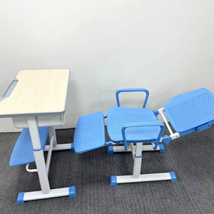 Ensemble de chaise et de bureau d'école réglables avec plateau en bois et plastique ABS pour une utilisation en classe - Product Image 1
