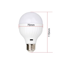 Ampoule LED intelligente rechargeable d'urgence E27 7W 220V pour le camping, la maison, le couloir, le garage