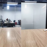 Film intelligent PNLC de qualité supérieure. Mode de commutation inversé, réponse rapide, haute transparence. Parfait pour les cloisons d'intimité