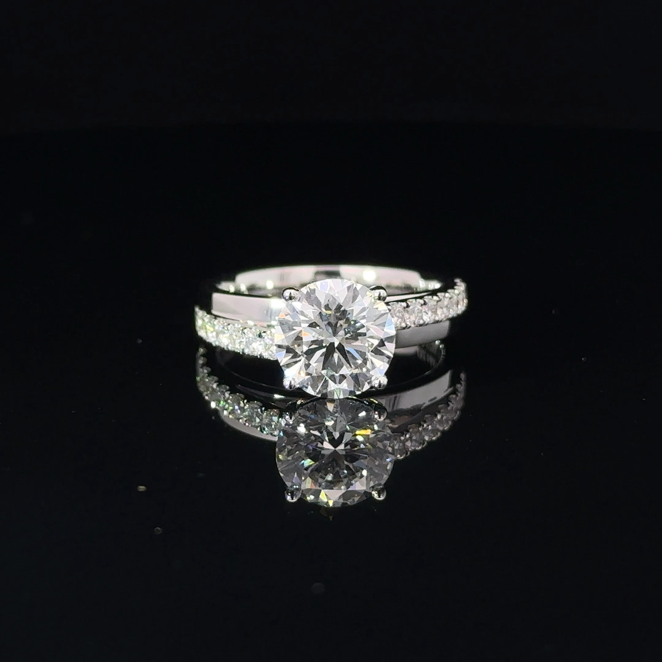 Bague à six griffes