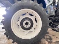 Penjualan Langsung Pabrik Traktor Pertanian New-Holland SNH1204 120hp Penggerak Empat Roda Bekas, Kondisi Baik.