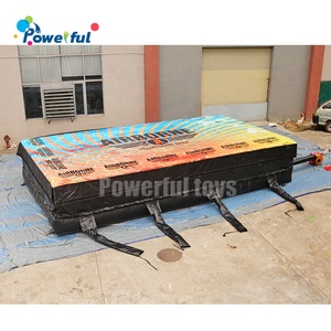 สนามกระโดดแทรมโพลีนเป่าลมแบบกำหนดเองพร้อมถุงลมนิรภัยสำหรับลงจอดและเสาเป่าลม - Product Image 3