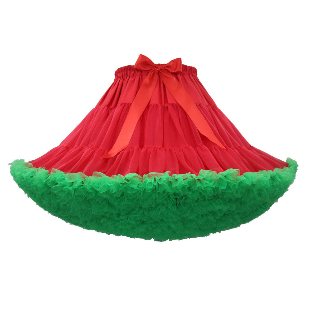 Rosso con orlo verde natalizio