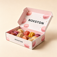 Emballage de macarons et gâteaux personnalisé avec logo imprimé, effet holographique en relief, finition mate, matériaux recyclés, respectueux de l'environnement, haute qualité