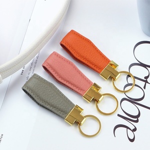 Porte-clés en cuir artisanal personnalisé de haute qualité, porte-clés de voiture en cuir et métal de luxe pour petit cadeau - Product Image 5