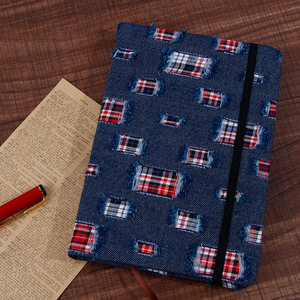 Venta al por mayor de fábrica creativa correa elástica dorada con plumas B6 Zhejiang cuaderno libro de ejercicios para estudiantes - Product Image 3