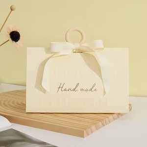 Luxuriöse Hochzeits-Süßigkeiten-Geschenkbox mit Geprägtem Goldfolien-Logo Günstige Vorrätige Geschenkboxen 1 Stück Faltbare Dreieckige Geschenkboxen - Product Image 3
