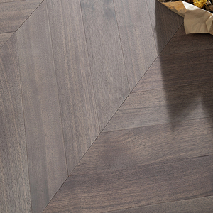 Parquet contrecollé Chevron 15 mm en noyer noir brossé multicouche de qualité AB, durable et confortable, avec système T&G, idéal pour les bébés et les enfants - Product Image 2