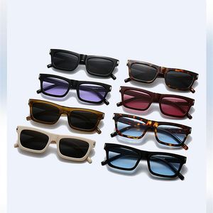 Gafas de Sol Cuadradas Pequeñas Negras con Remaches Vintage 2025 y Logotipo Personalizado, Protección UV400 para Hombre y Mujer - Product Image 6