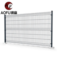 Barrière de grillage enduite de poudre de fer incurvée 3D de style triangulaire 4mm vert RAL 9005 pour le treillis et les portes de clôture d'école