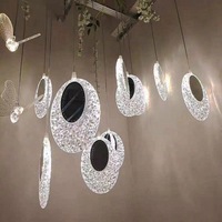 Lustre LED en acrylique lumineux en forme de paon pour mariages, fêtes, festivals, événements et décoration de plafond de scène