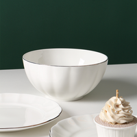 Service de table de luxe moderne 18 pièces en porcelaine fine avec incrustation dorée et logo personnalisé, écologique, pour hôtels