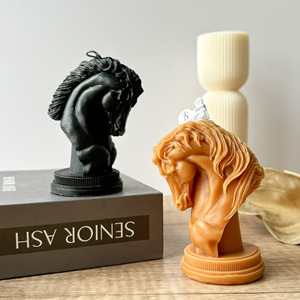 Bougie parfumée en forme de buste de cheval, sculpture artistique faite à la main, figurine pour affichage sur bureau, décoration de maison et de bureau, cadeau artistique pour les fêtes - Product Image 3