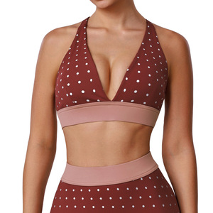 Sujetadores deportivos personalizados con logo para mujer, a prueba de golpes, para gimnasio y fitness, con lunares plateados, estilo Get Together, lencería sexy de yoga con lunares. - Product Image 4