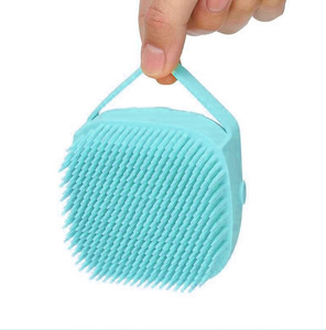 Spazzola da Bagno per Toelettatura Animali con Dispenser di Sapone e Shampoo Setole Morbide in Silicone per Cani e Gatti a Pelo Lungo e Corto - Product Image 4
