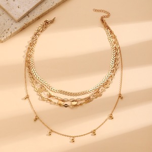 Gargantilla de moda diaria para mujer, abalorio de corazón de estrella delicada, cadena de Metal dorado multicapa, forma de <span class=keywords><strong>luna</strong></span> de acero inoxidable apilable - Product Image 4