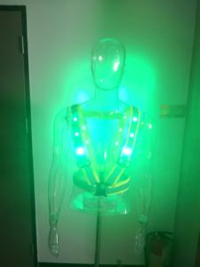 調整可能な黄色反射安全ベストLEDフラッシュANSIクラス1ジョギングランニングサイクリング用スタイリッシュなデザインカスタマイズ可能ロゴ - Product Image 5