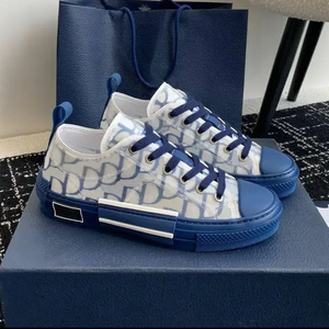 รองเท้าแฟชั่นลำลองคุณภาพสูงสำหรับผู้ชายและผู้หญิง ดีไซน์เนอร์ออกแบบมาเพื่อความกระชับสบายและรองรับเท้าอย่างดี - Product Image 1