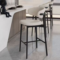 Tabouret de bar en bois massif de style nordique moderne avec repose-pieds haut et dossier incurvé en tissu de lin pour meubles de salon ou bars