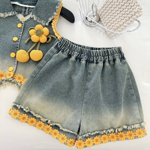 Ensemble deux pièces pour filles, veste en jean sans manches avec nœud en fleurs 3D et short en dentelle, tenue d'été pour enfants - Product Image 4