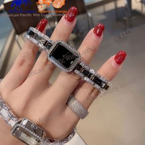 นาฬิกาควอตซ์ผู้หญิงพรีเมียมลดราคาสุดฮอต ดีไซน์หรูหรา หน้าปัดทรงเหลี่ยม 32 มม. ตัวเรือนโลหะผสม กระจกสไตล์วินเทจ  ใช้งานได้หลากหลาย เหมาะสำหรับธุรกิจ สายขนาด 20 มม. - Product Image 3