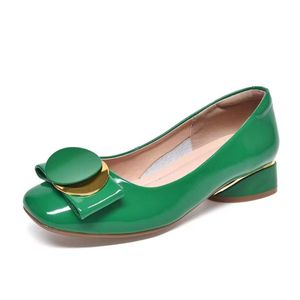 2024 estate scarpe basse da donna moda nuova sogliola morbida traspirante Retro tacco spesso fibbia in metallo grandi scarpe singole da donna - Product Image 1