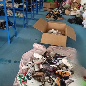 <span class=keywords><strong>Scarpe</strong></span> Sportive Usate di Alta Qualità Modello J012 a 2,5 Dollari al KG, Sneakers di Seconda Mano in Vendita, Prezzo all'Ingrosso al KG - Product Image 5