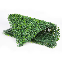 Vente en gros Milan herbe murale décorative plante artificielle toile de fond en plastique pour les événements de mariage amélioration du lieu de mariage
