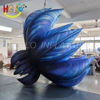 Magnifique lotus bleu géant gonflable avec des pétales dégradés vibrants et un design artistique saisissant.