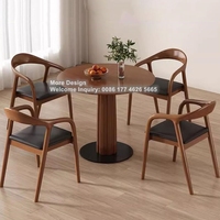 Chaises de Restaurant en Noyer, Frêne, Chêne et Tables à Manger en Bois Massif en Gros