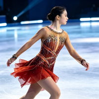 Robe de patinage artistique à manches longues en maille dégradée rouge, entièrement ornée de strass, dos croisé, jupe asymétrique, costume de compétition de danse sur glace
