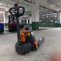 Chariot élévateur à palettes électrique de 2 tonnes - Commande hydraulique pour les travaux logistiques en entrepôt