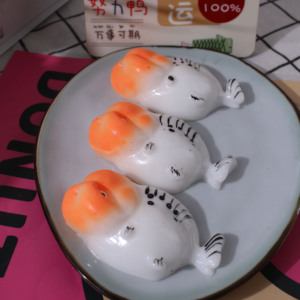 Juguete Antiestrés de Goma TPR Suave con Forma de Pez Dorado Lan Shou - Product Image 4