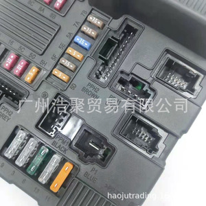 Caja de Fusibles Renault Megane Scenery 82003060033, Portafusibles de Plástico para Uso Automotriz - Product Image 3