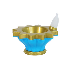 Lampe à huile flottante Diya pour l'extérieur, décoration lumineuse pour le festival Deepavali, capteur d'eau, blanc chaud, en cuivre - Product Image 4