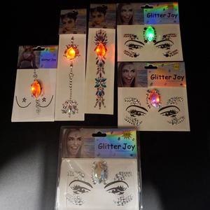 Échantillon gratuit de pierres précieuses pour le visage autocollants LED Bindi bijoux de visage brillent dans le noir gemmes de cheveux <span class=keywords><strong>blinger</strong></span> en strass - Product Image 4