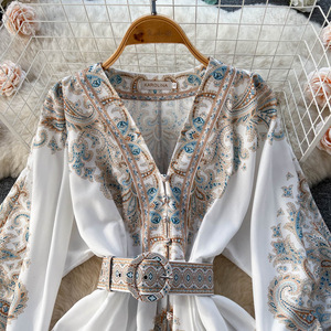 Nouvelles Robes de Mode pour Femmes à Taille Cintrée, en Dentelle Brodée, avec Empiècements et Fermeture Simple à Boutons, Ornées de Boucles en Bois - Product Image 5