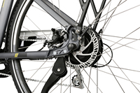 Vélo de ville électrique léger certifié EN15194 pour femmes, moteur sans balais, cadre en alliage d'aluminium, fonctionnalités électroniques, 7 vitesses