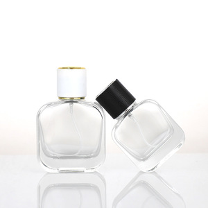 Flacon de parfum rechargeable carré de 50 ml à fond épais, flacon de parfum en verre transparent, flacon pulvérisateur à pression - Product Image 2