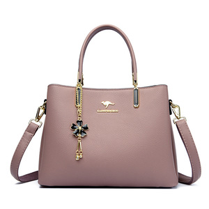 Bolso Bandolera de Gran Capacidad para Mujer con Múltiples Compartimentos y Colgante Decorativo - Product Image 5