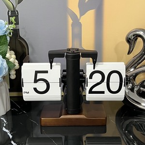 Horloge de table au design rétro moderne, vente chaude, horloges à bascule rondes et triangulaires en résine pour la décoration du salon - Product Image 1