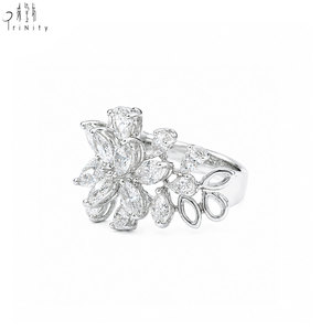 Fabricant de bijoux fins de luxe haut de gamme exportant des bagues en or blanc massif 18 carats avec diamants naturels, bagues à diamants taille marquise et taille poire - Product Image 2
